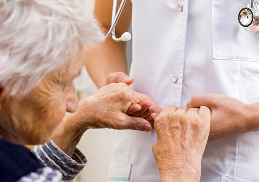 مراقبت از سالمندان - متخصصین - آموزشی - پزشکی - کادر درمان - پرستار