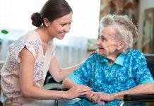 نقش و جایگاه زنان در مراقبت از سالمند در منزل-زن-درمان-پرستاری