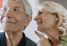 سالمند کم شنوا-مراقبت و پرستاری-پیر گوشی