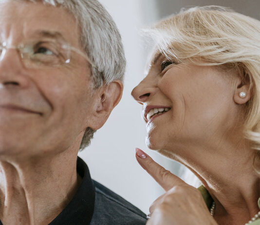 سالمند کم شنوا-مراقبت و پرستاری-پیر گوشی